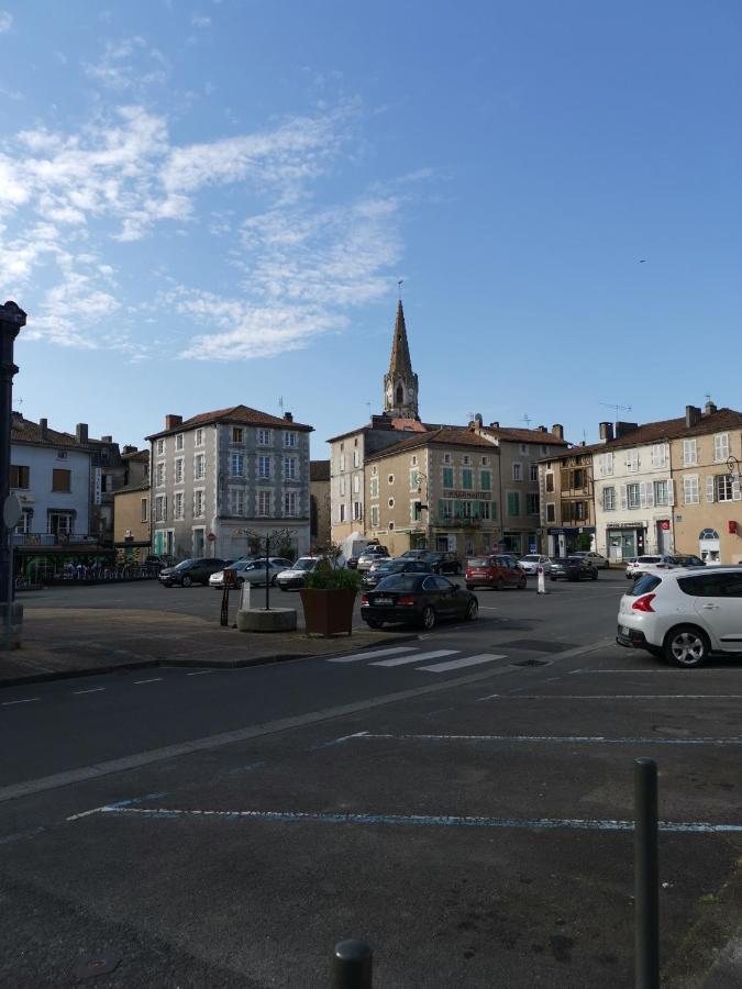 'Quelle Belle Vue' Chambre D'Hote Confolens Bagian luar foto