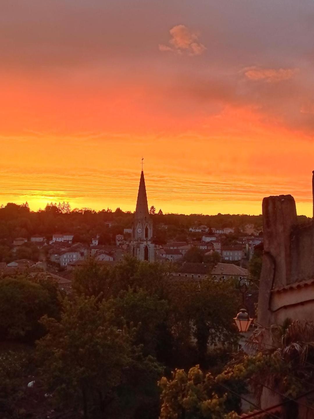 'Quelle Belle Vue' Chambre D'Hote Confolens Bagian luar foto