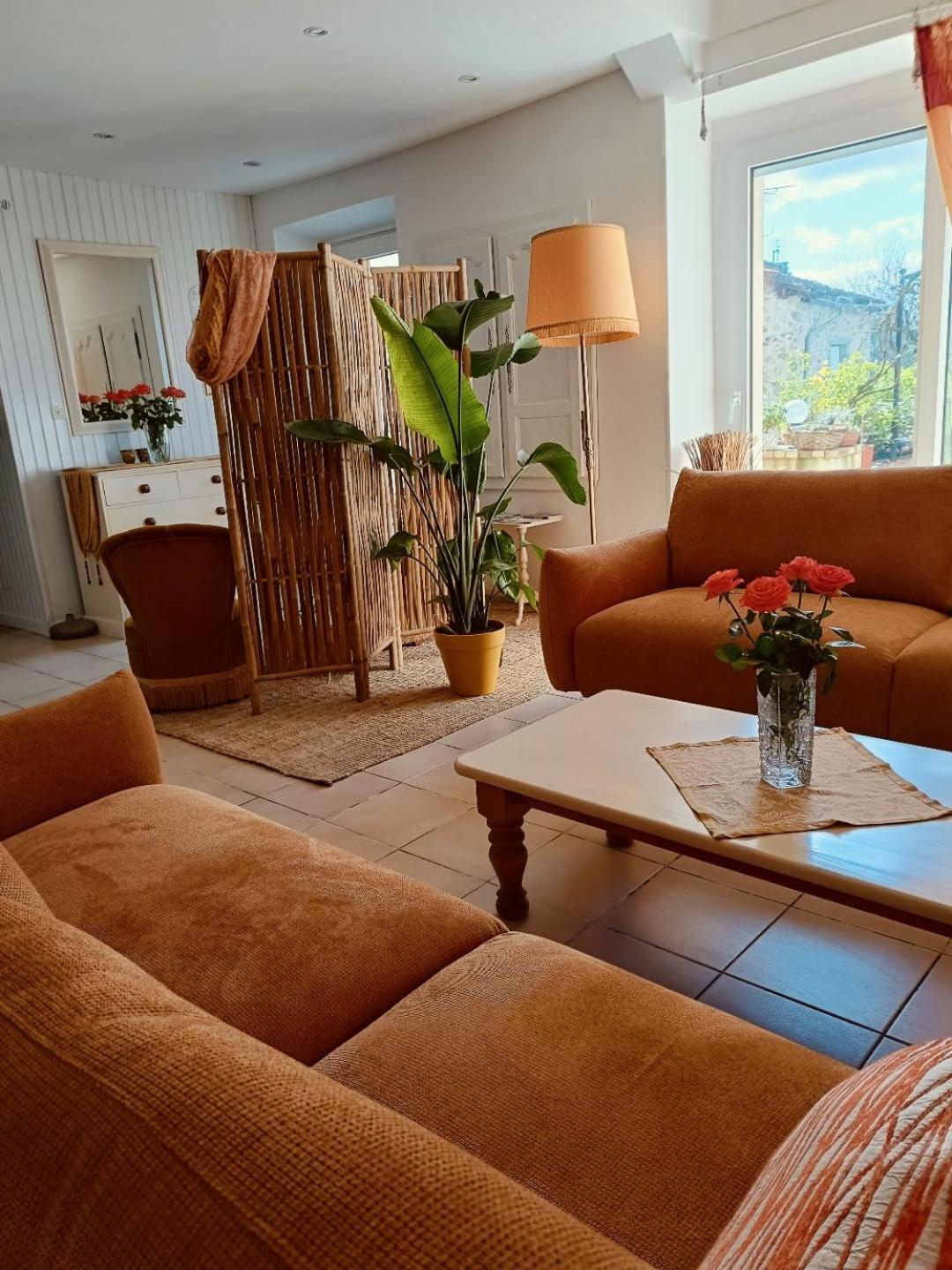 'Quelle Belle Vue' Chambre D'Hote Confolens Bagian luar foto